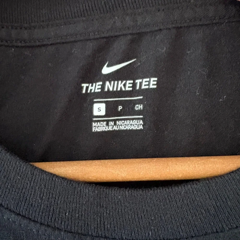 Nike New York Yankees Respect The Bronx Graphic T-Shirt Black Womens Small NKAF